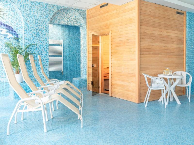 Kikelet Club Hotel image