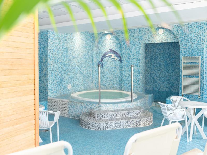 Kikelet Club Hotel image