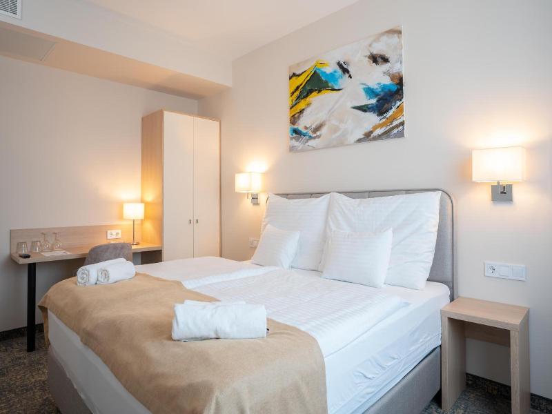 Kikelet Club Hotel image