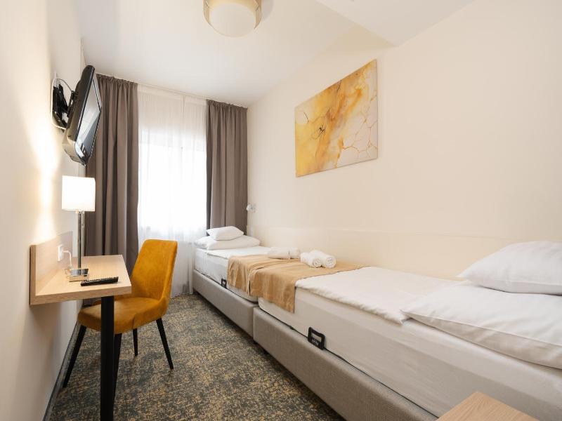 Kikelet Club Hotel image