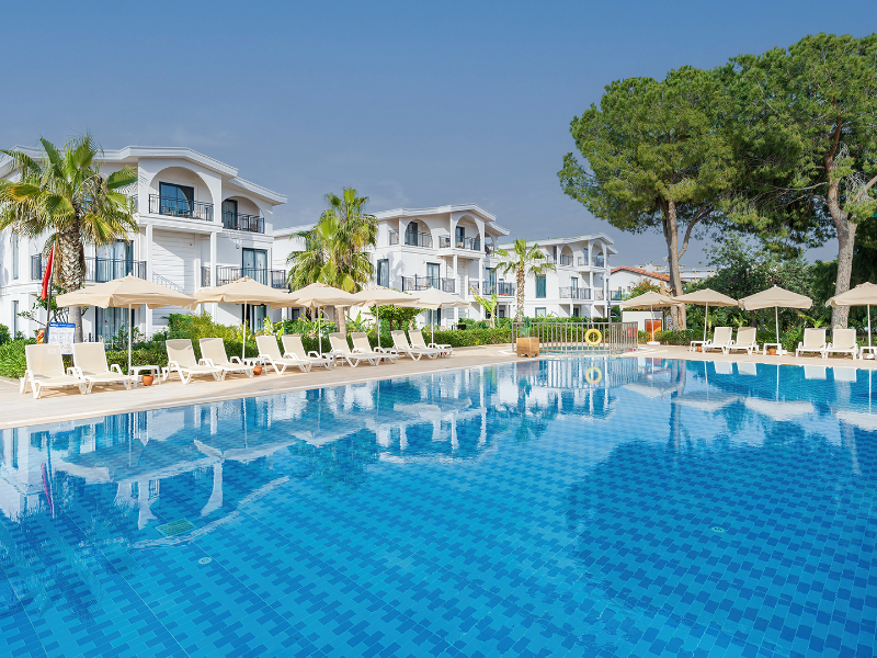 La Benata Beach Hotel — exterior view