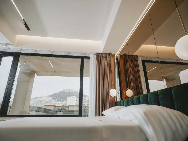 Poetica Boutique Sky Hotel image