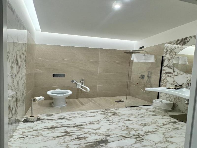 Poetica Boutique Sky Hotel image