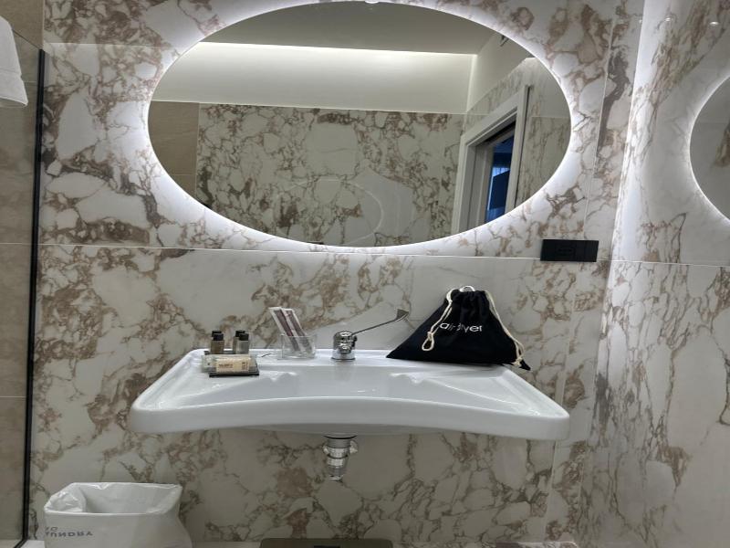 Poetica Boutique Sky Hotel image