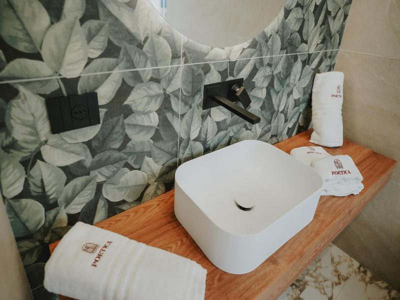 Poetica Boutique Sky Hotel image