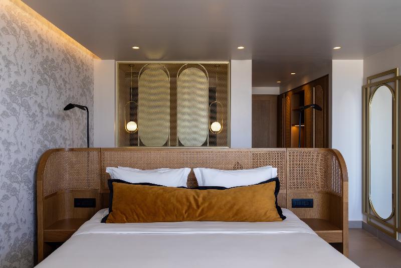 Castello Boutique Suites By The Sea image