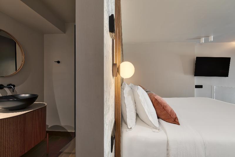 Castello Boutique Suites By The Sea image