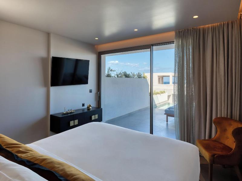 Castello Boutique Suites By The Sea image