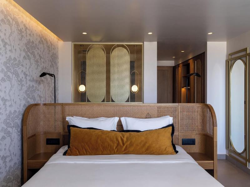 Castello Boutique Suites By The Sea image