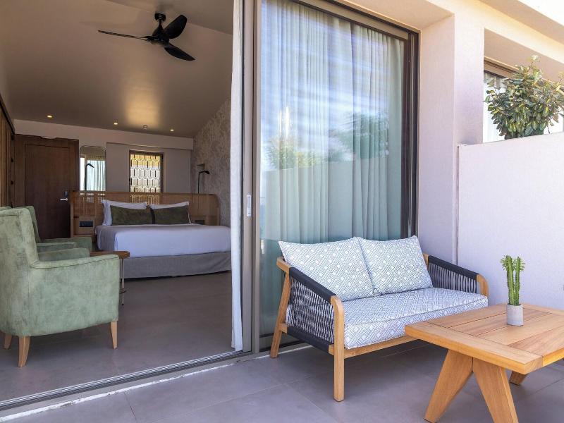 Castello Boutique Suites By The Sea image