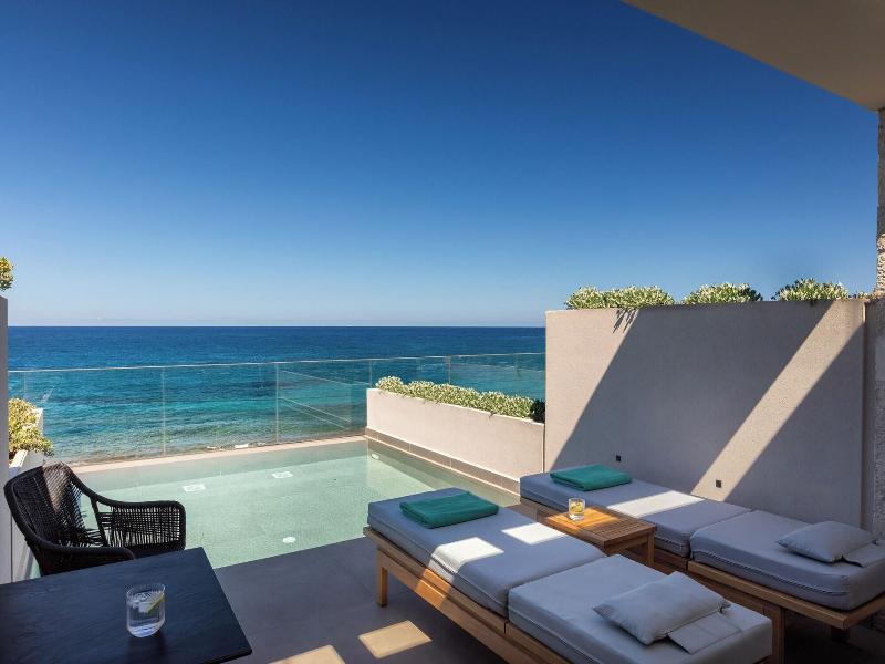 Castello Boutique Suites By The Sea image