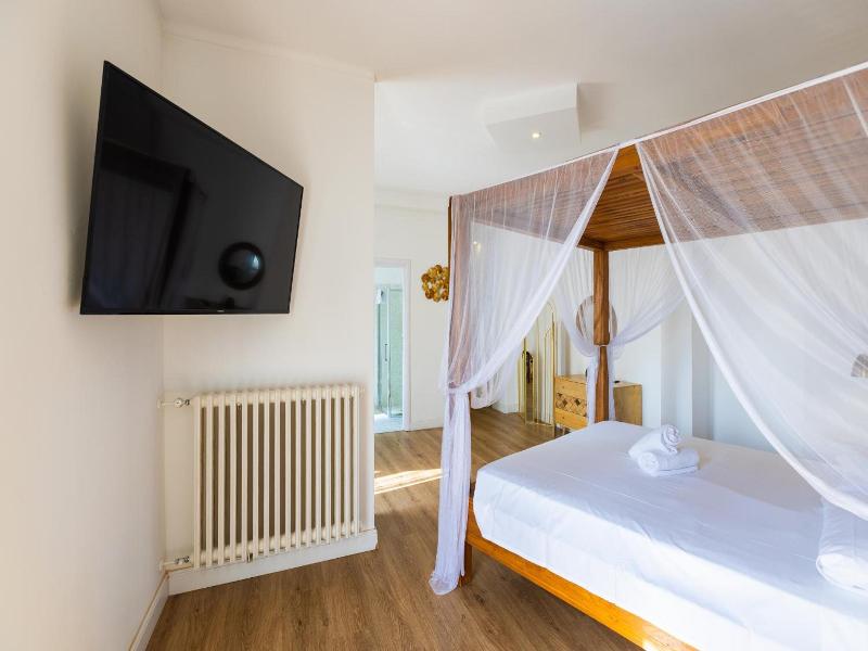 Baby Hotel image