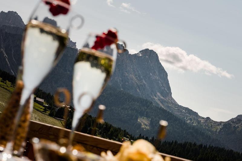 Hotel Diamant image