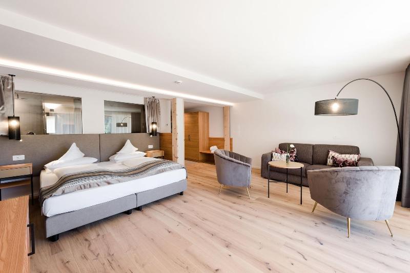 Hotel Diamant image