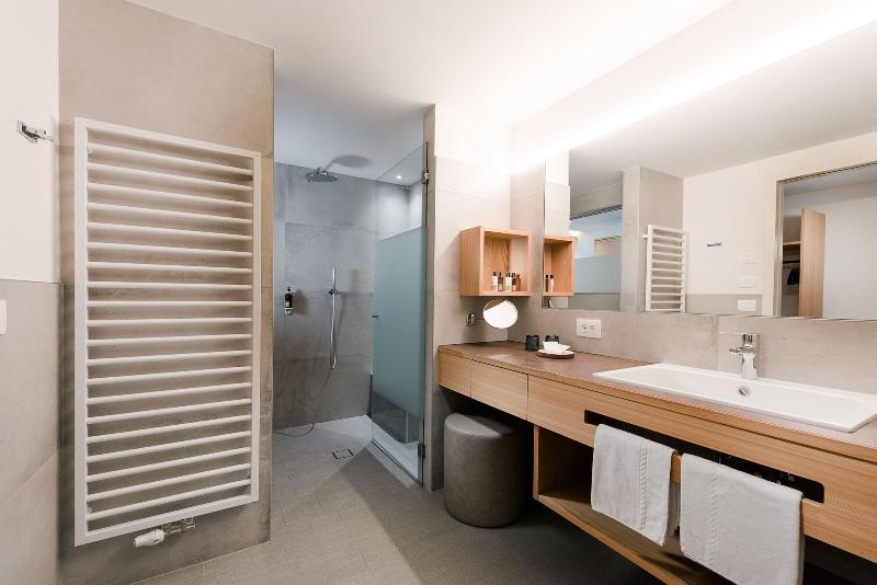 Hotel Diamant image