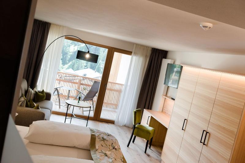 Hotel Diamant image