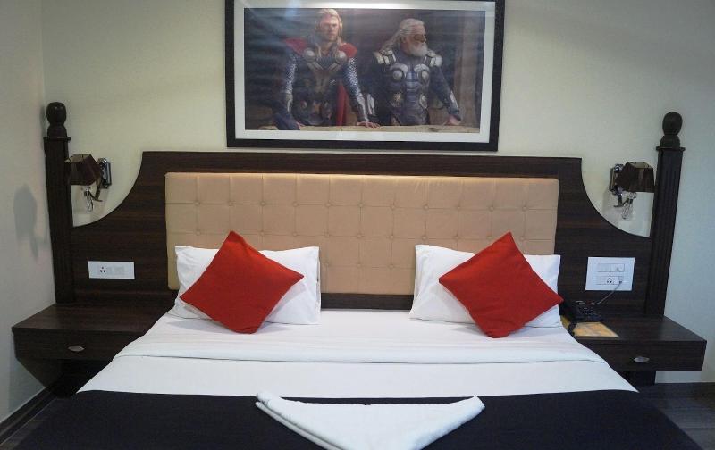 Phoenix Hotel image