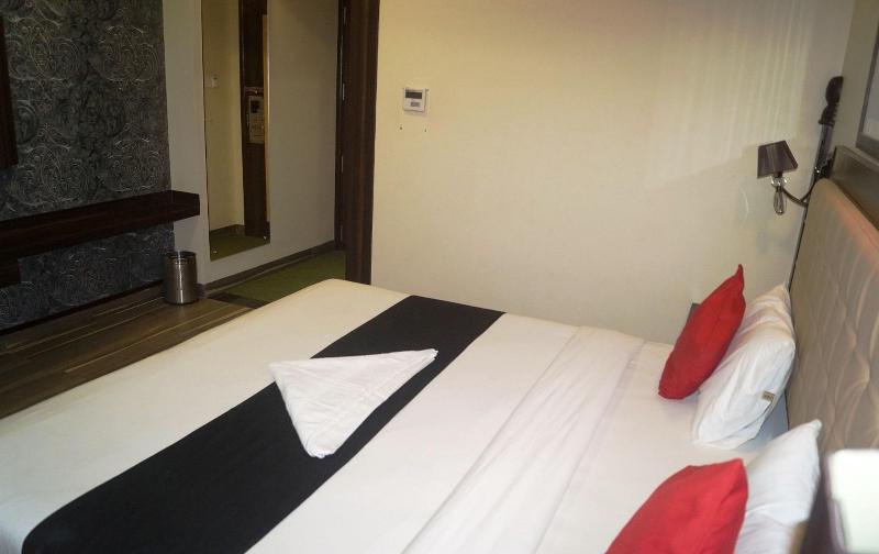 Phoenix Hotel image