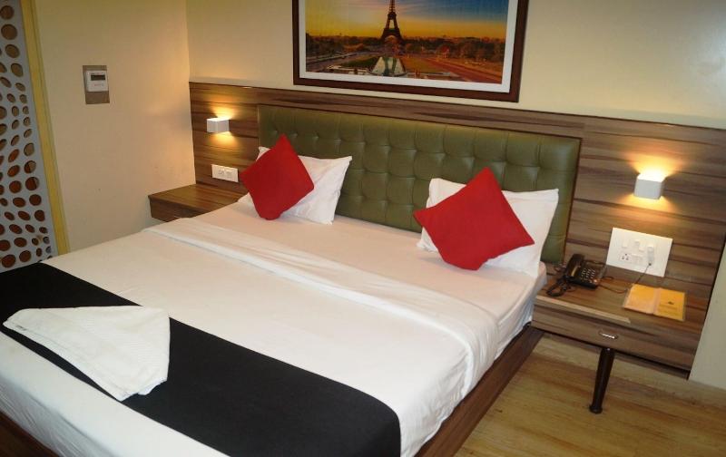 Phoenix Hotel image