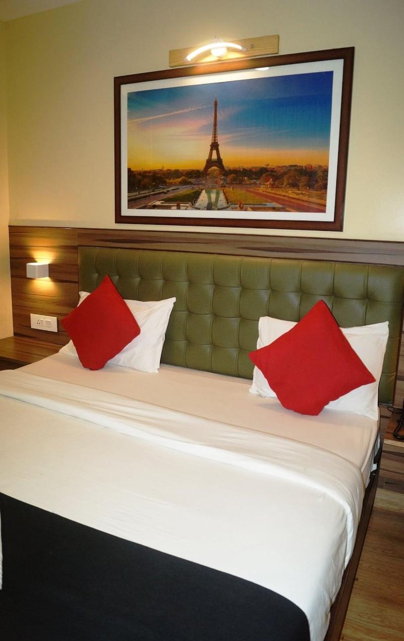 Phoenix Hotel image