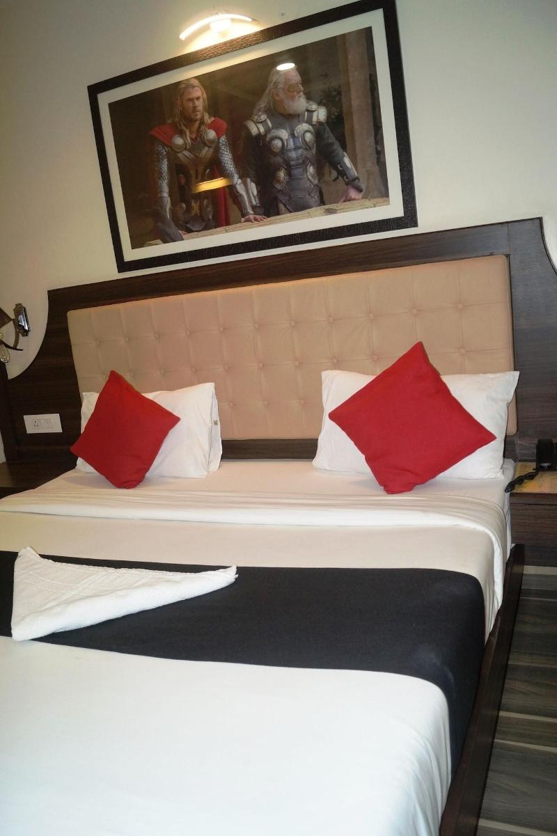 Phoenix Hotel image