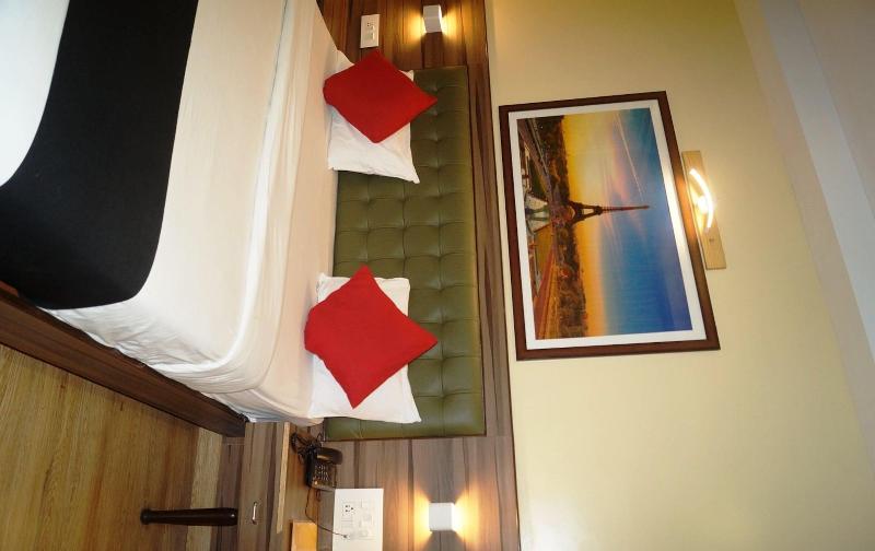 Phoenix Hotel image