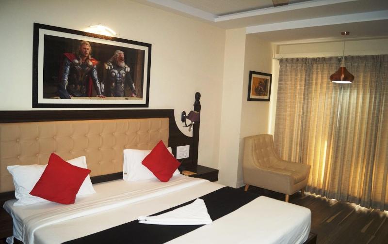 Phoenix Hotel image