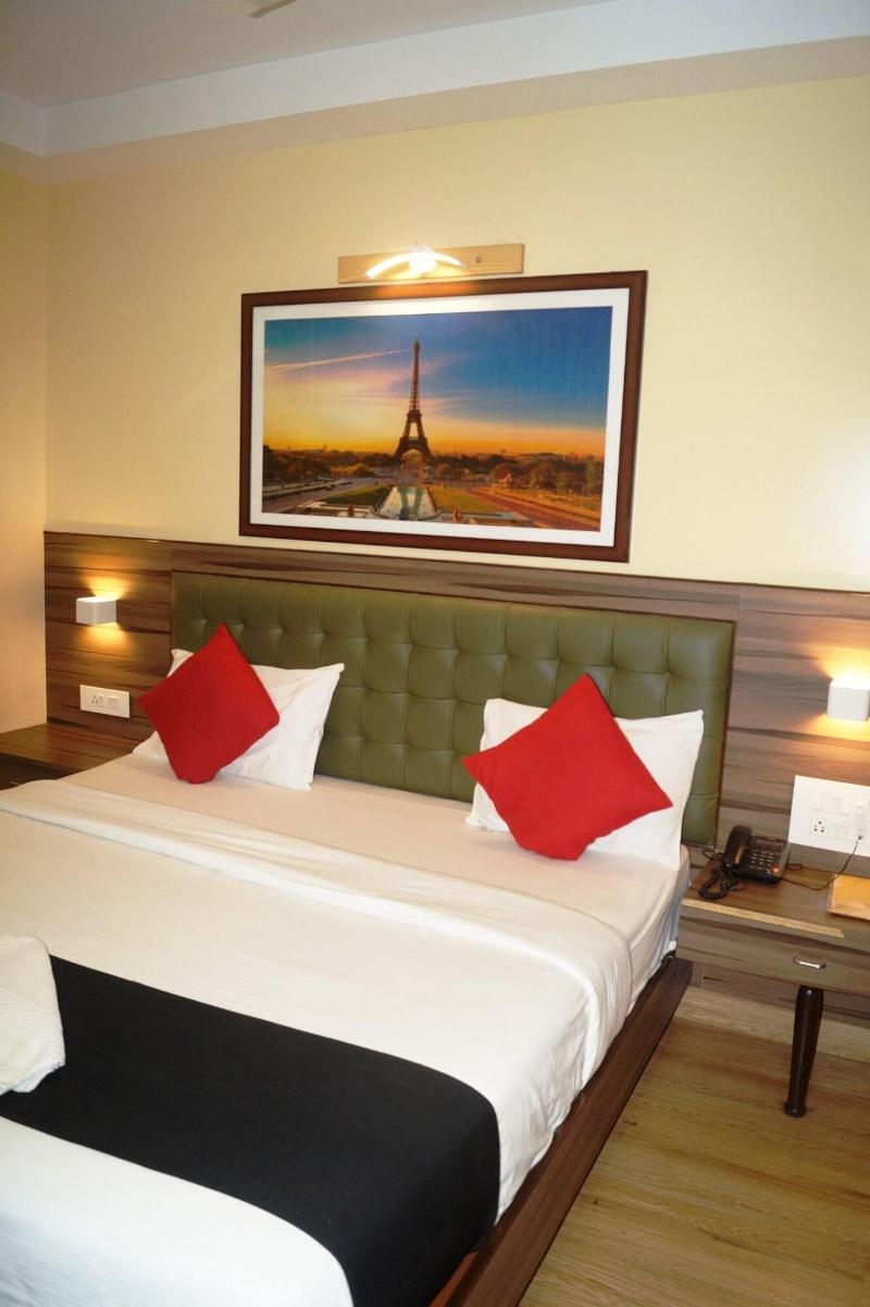 Phoenix Hotel image