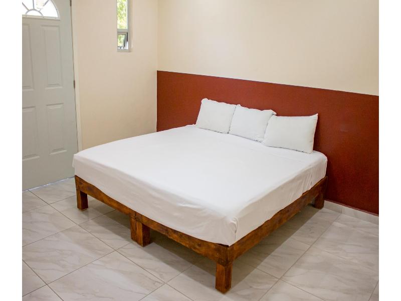 OYO Hotel La Playa image