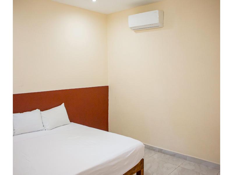 OYO Hotel La Playa image