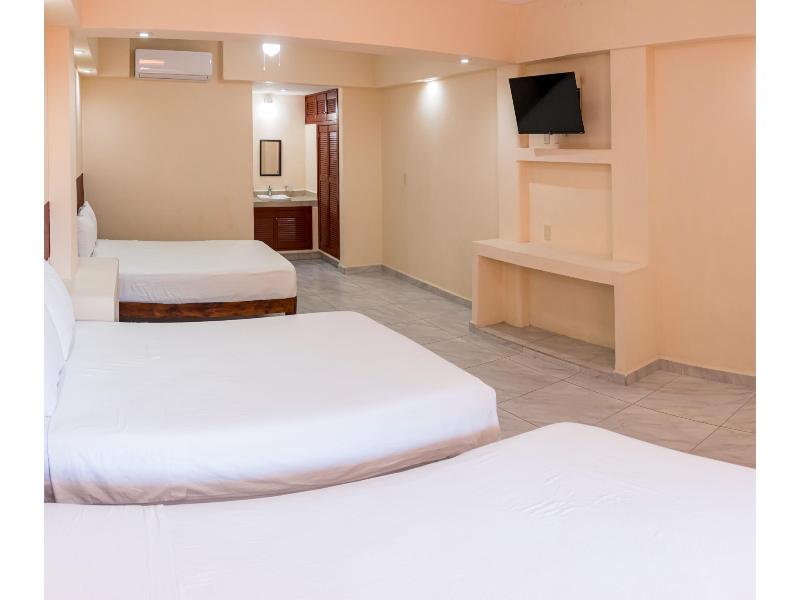 OYO Hotel La Playa image