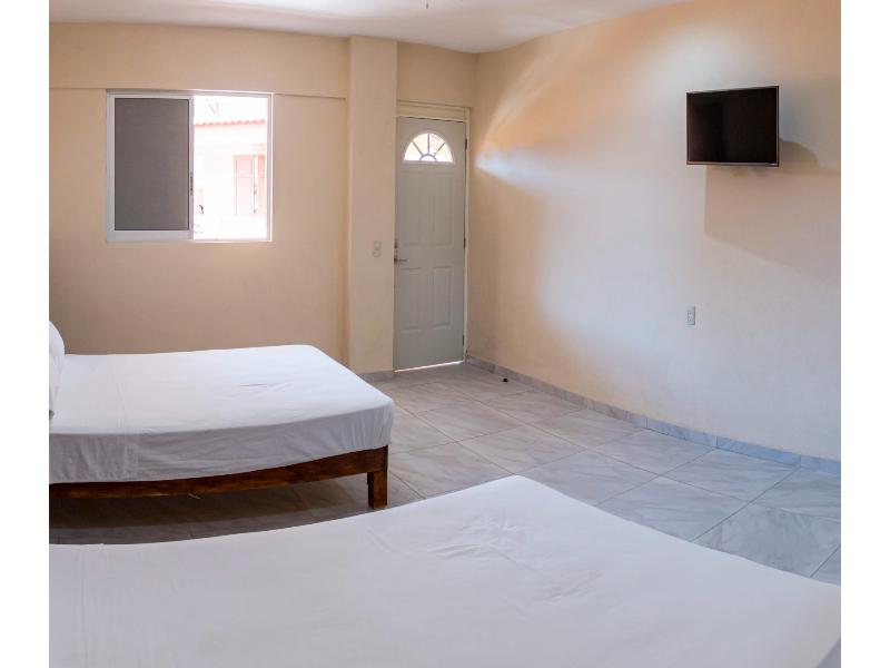 OYO Hotel La Playa image