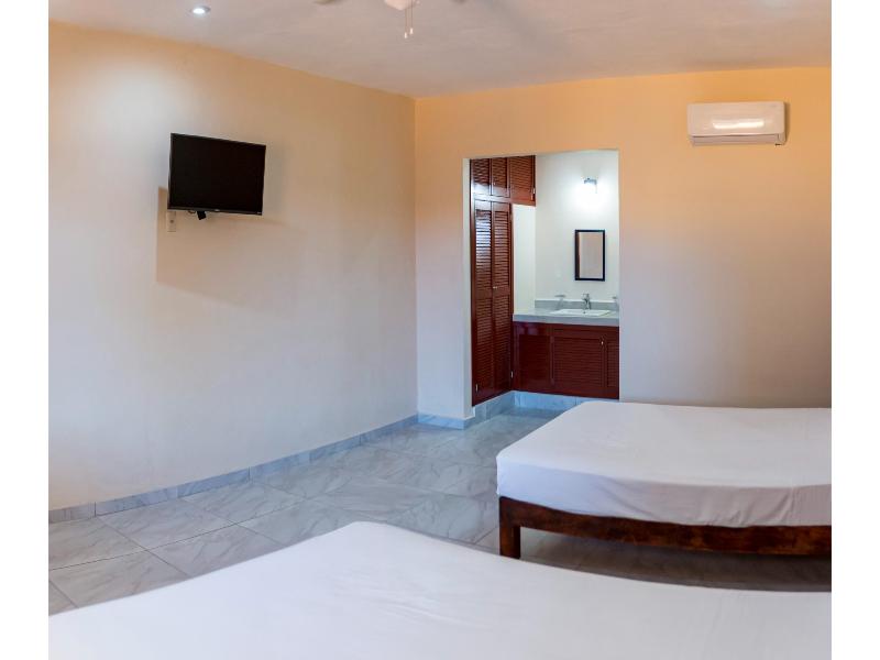 OYO Hotel La Playa image