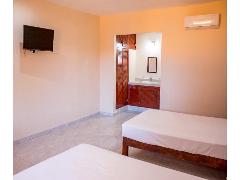 OYO Hotel La Playa image