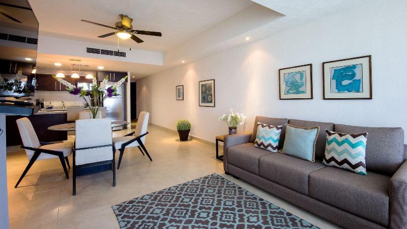 Grand Venetian Condominium image