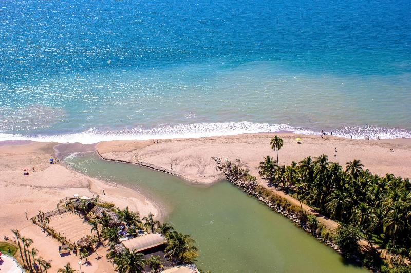 Grand Venetian Condominium image