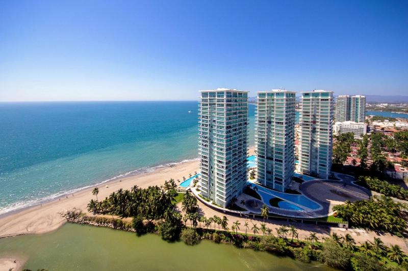 Grand Venetian Condominium image