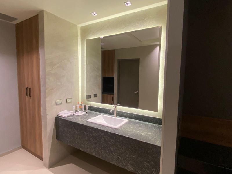 Rivi Grand Hotel image