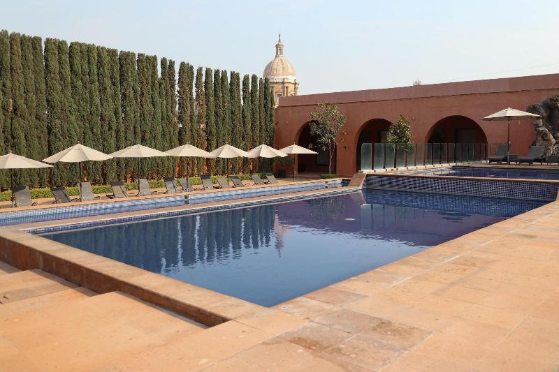 El Diezmo Hotel image