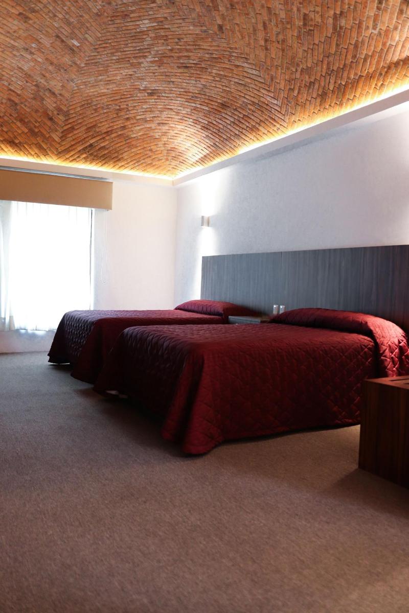 El Diezmo Hotel image 2
