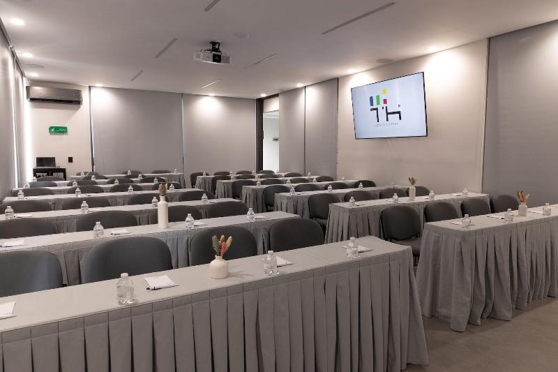 Th Hotel Vivienda image