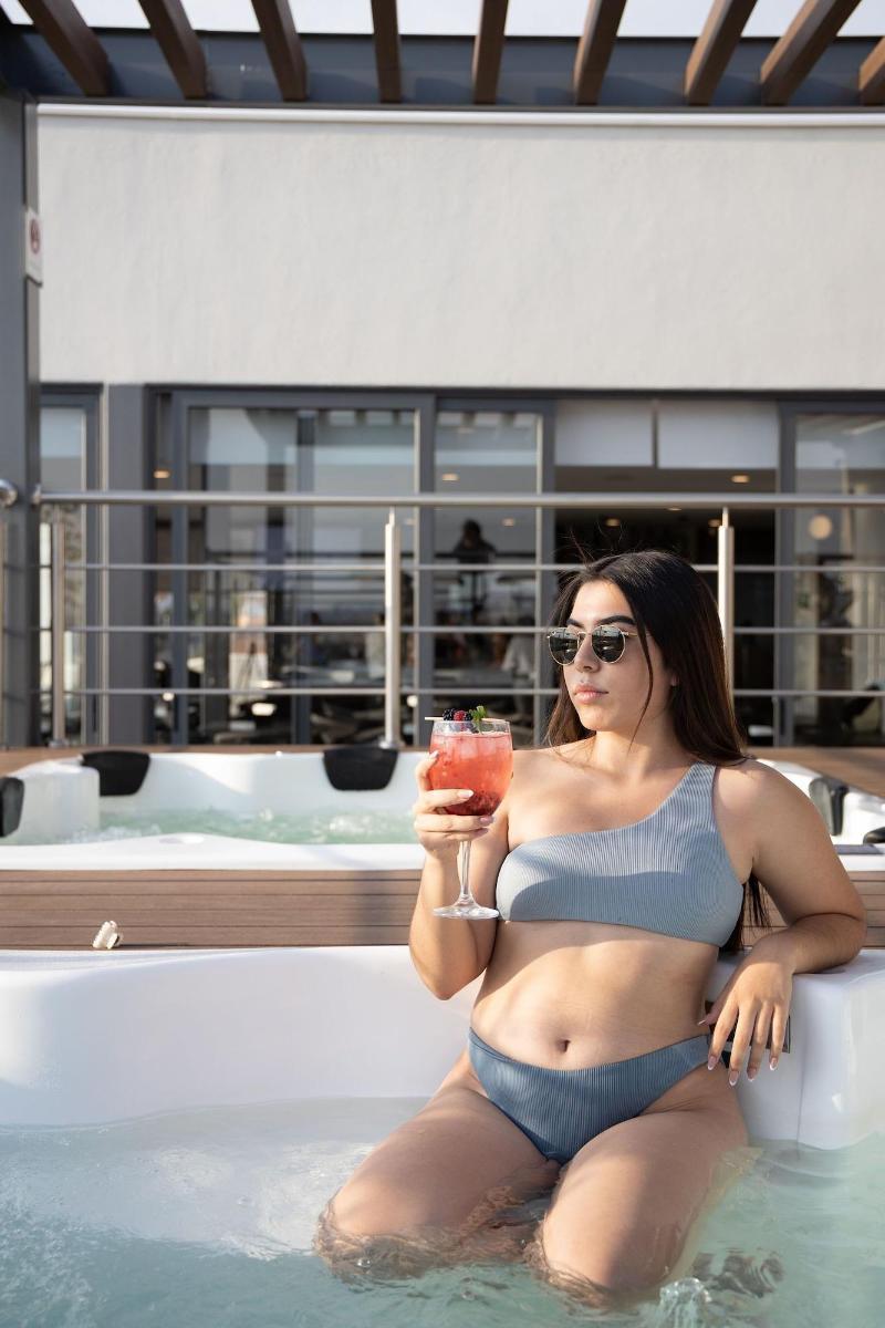 Th Hotel Vivienda image