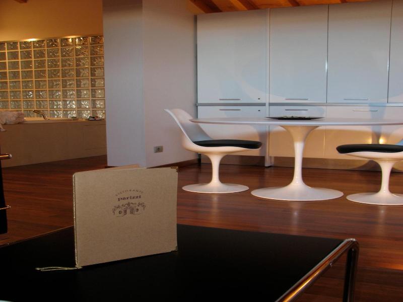 Parizzi Suites Restaurant image
