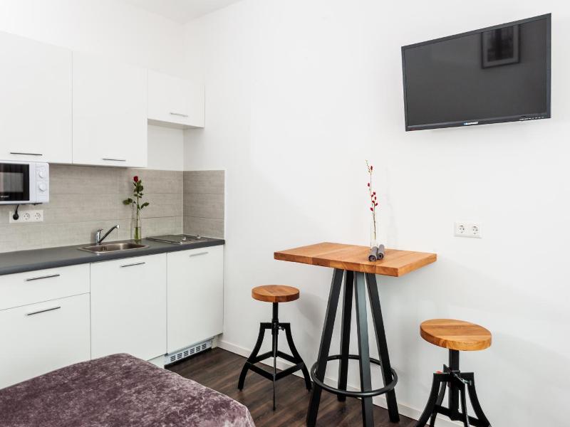 Aparthotel Lenau image