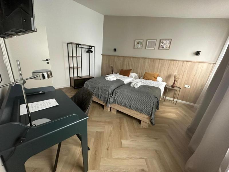 Aparthotel Lenau image