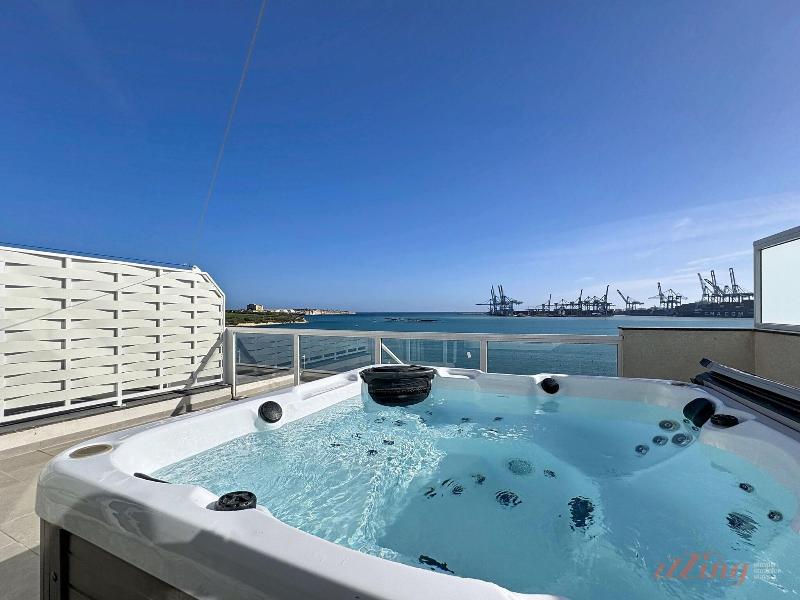 South32 Hotel