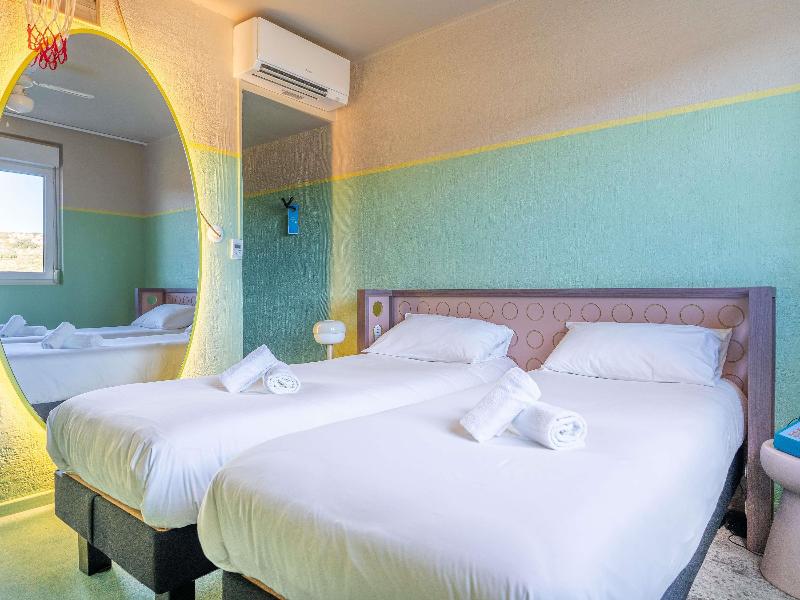 ibis Styles Pont du Gard Route d'Avignon image