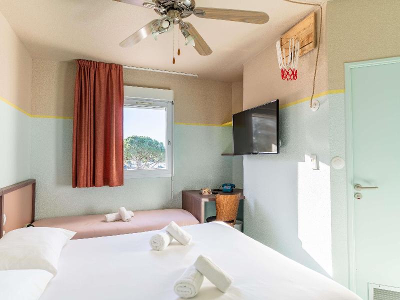 ibis Styles Pont du Gard Route d'Avignon image
