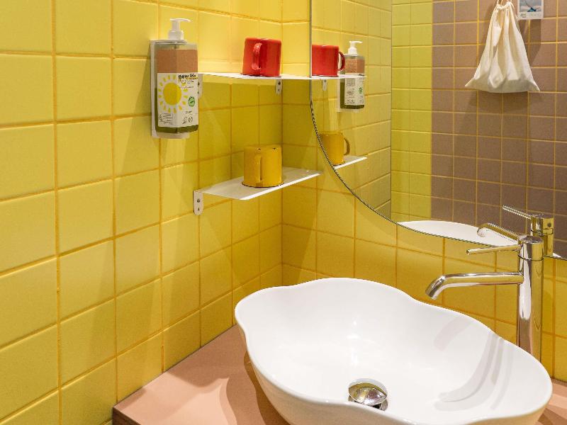 ibis Styles Pont du Gard Route d'Avignon image