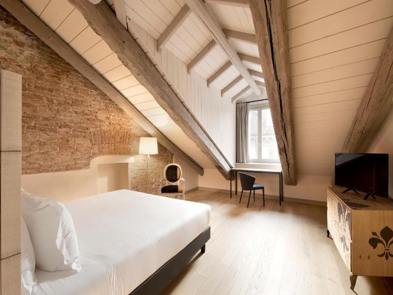 Opera35 Boutique Hotel image